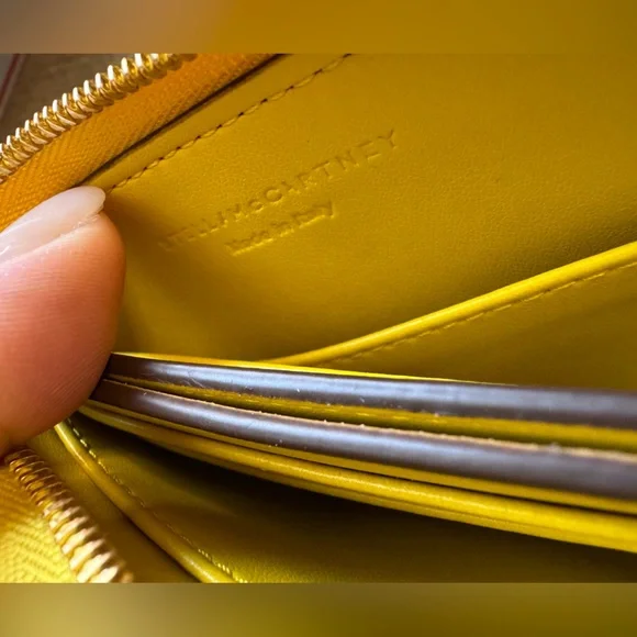 Stella McCartney Vegan Teddy bag and a wallet preowned - Picture 4 of 17